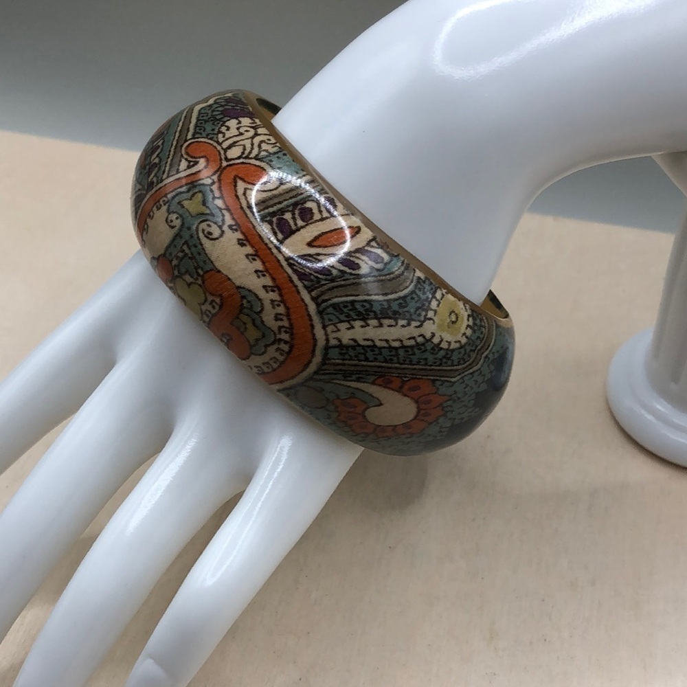 Vintage lucite overlay paisley print bangle bracelet-statement style-trendy